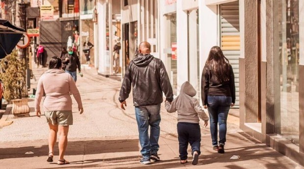 Lojas da Rua Teresa, em Petrópolis, precisaram se adaptar para a retomada (Foto: Reprodução/Instagram/@ruateresaoficial)