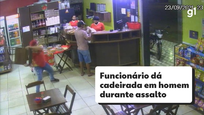 Funcionário dá cadeirada em assaltante de padaria