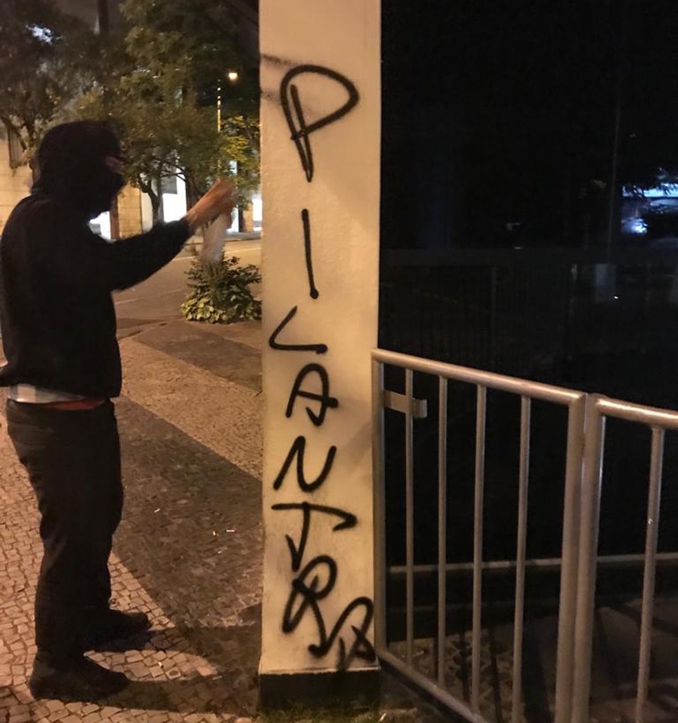 AtlÃ©tico-MG condena a pichaÃ§Ã£o feita em uma parede da sede administrativa â€” Foto: ReproduÃ§Ã£o / internet