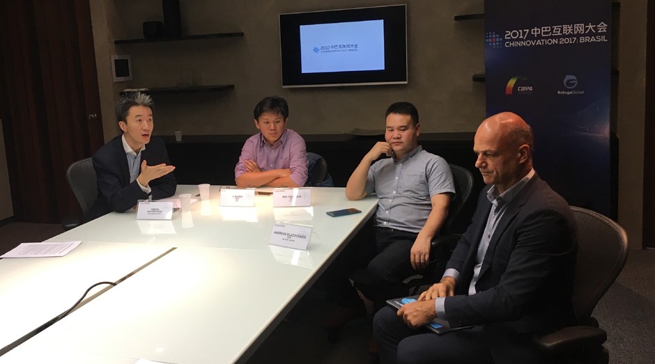 Yan Di e In Hsieh, da CBIPA, Wei Fangdan, CEO da Baijing, e Andreas Blazoudikis, da Movile (Foto: Caio Patriani)
