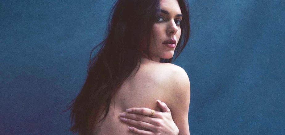Kendall Jenner posa topless
