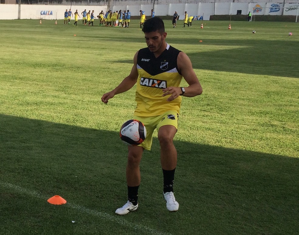 Marcelo Fernandes foi relacionado pela primeira vez (Foto: Hugo Monte/GloboEsporte.com)