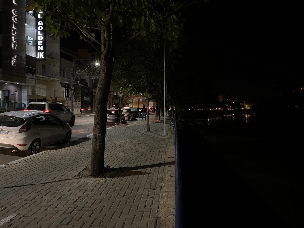 Imagem do Calçadão antes da substituição das luminárias — Foto: Prefeitura de Muriaé/Divulgação