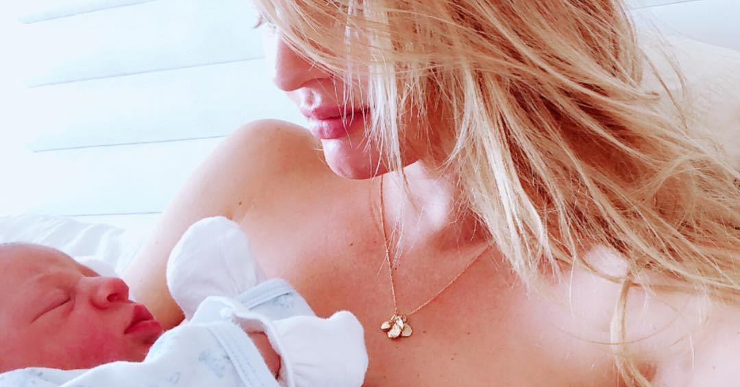 Candice Swanepoel e seu segundo filho (Foto: Reprodução/Instagram)