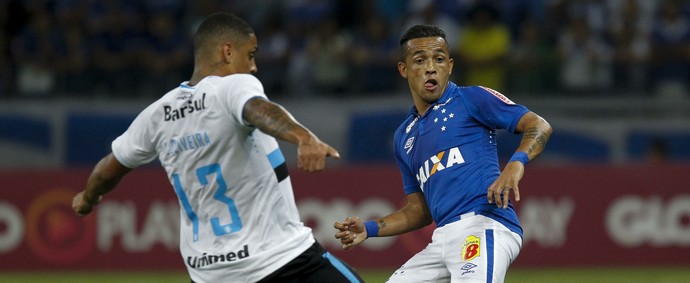 À vontade na esquerda, Rafinha comemora semana cheia para treinar