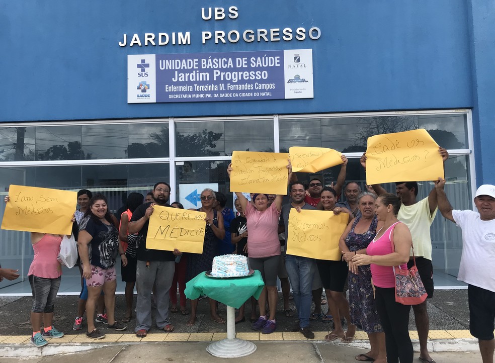 População faz bolo para 'comemorar' aniversário de um ano de posto de saúde  sem médico em Natal | Rio Grande do Norte | G1