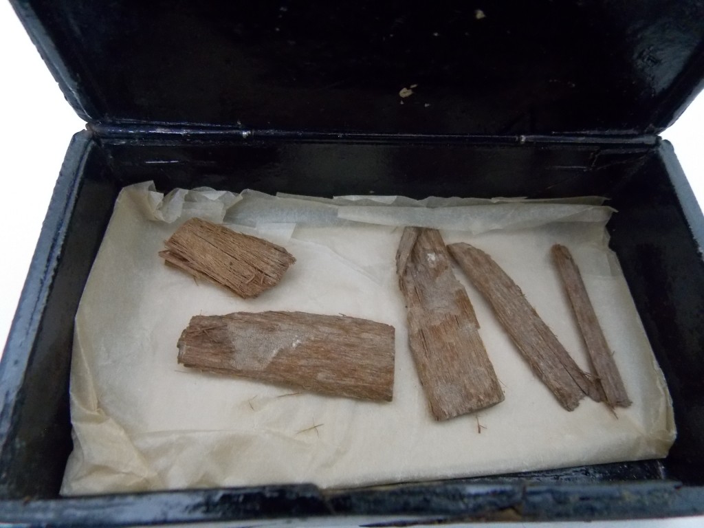 Artefato de 5 mil anos de pirâmide egípcia é encontrado em lata de charutos (Foto: University of Aberdeen)