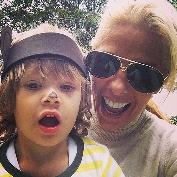 Galisteu comemora dia das mães ao lado do filho (Foto: Instagram)