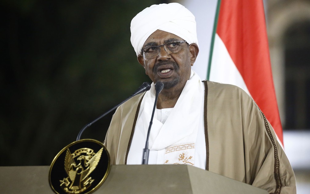 Omar al-Bashir, presidente sudanÃªs, em imagem de arquivo â€” Foto: Ashraf Shazly/AFP