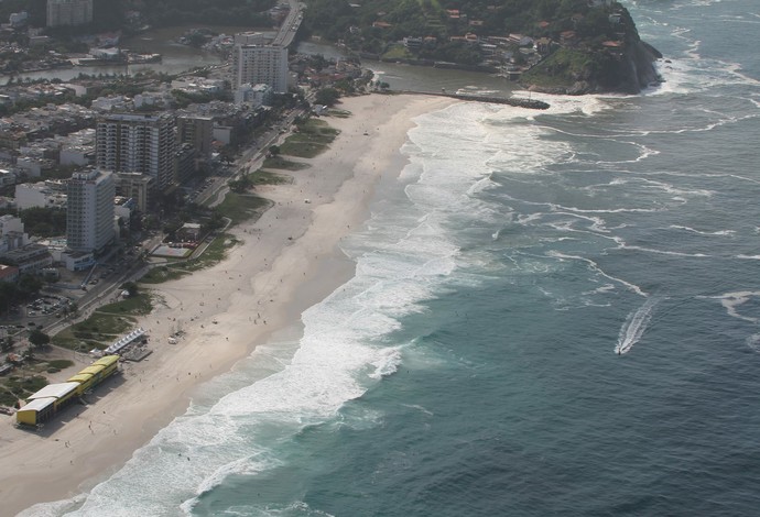 Praia da Barra, Postinho, Surfe, poluição (Foto: Moscatelli/Olho Verde)