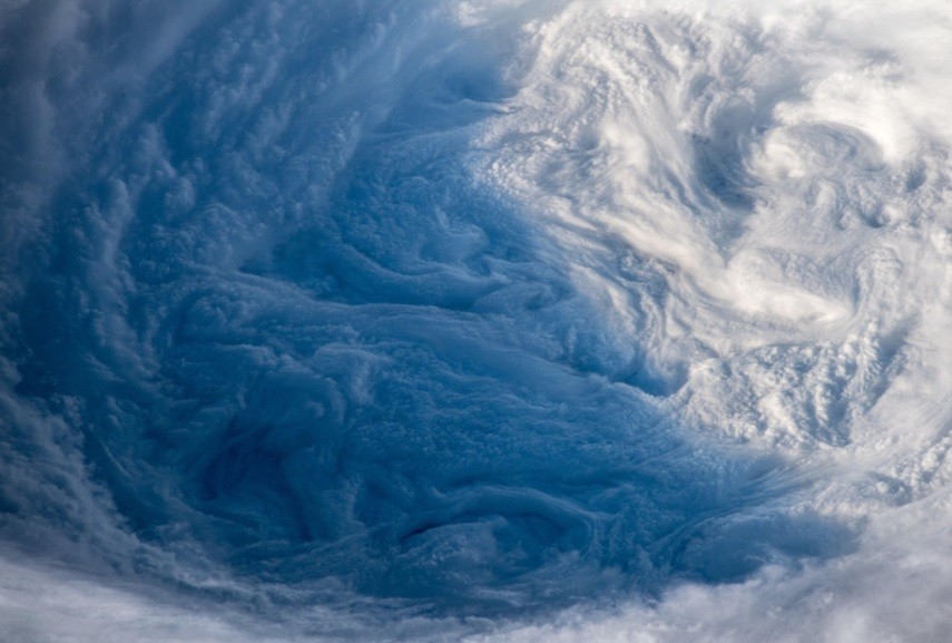 O tufão visto do espaço (Foto: Divulgação)