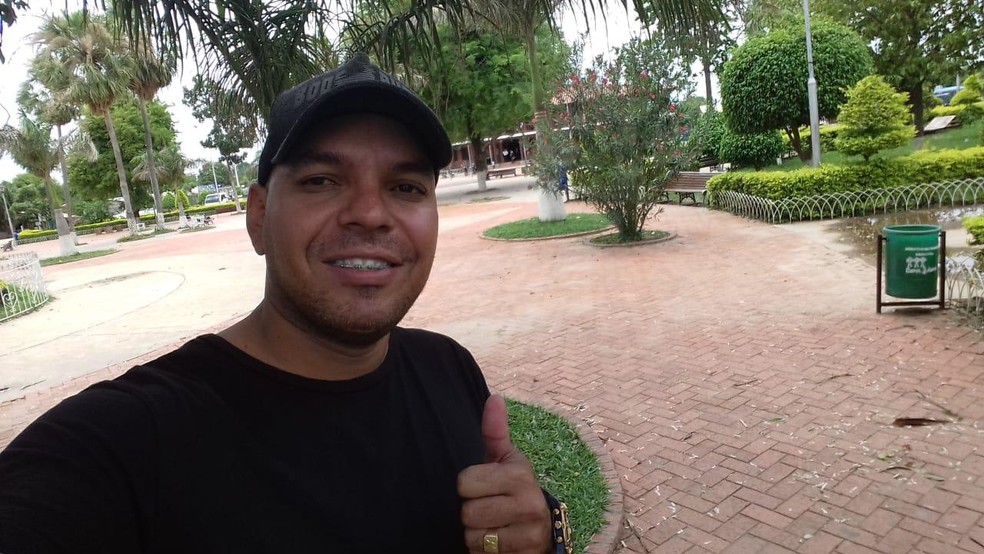 VinÃ­cius Maciel foi linchado e enforcado em praÃ§a na BolÃ­via; ele enviou esta foto Ã  mÃ£e, horas antes de ser morto â Foto: Imagem cedida pela famÃ­lia