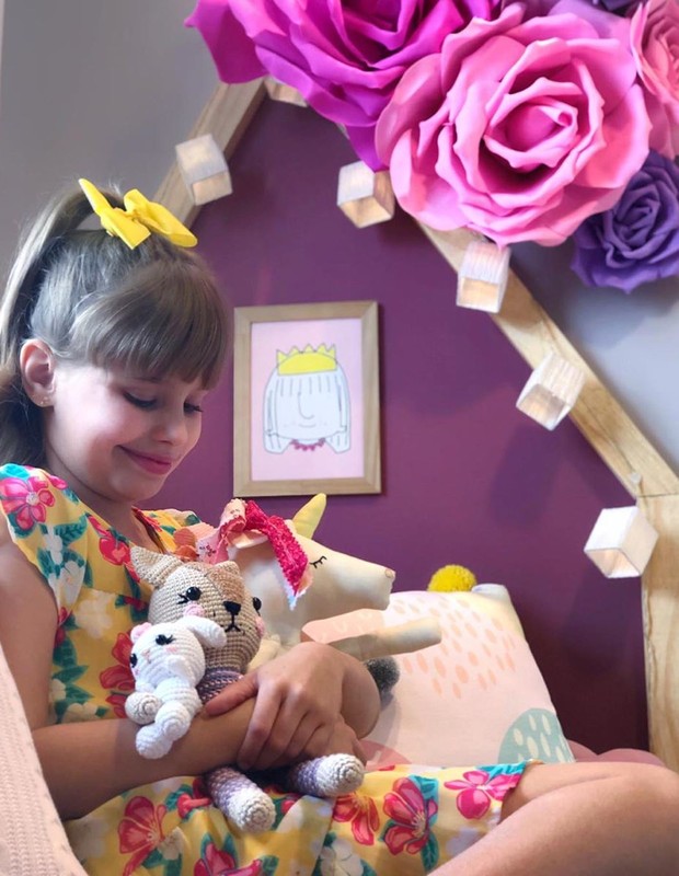 Laura, filha de Iran Malfitano, ganha quarto com tema de princesas (Foto: Reprodução/Instagram)