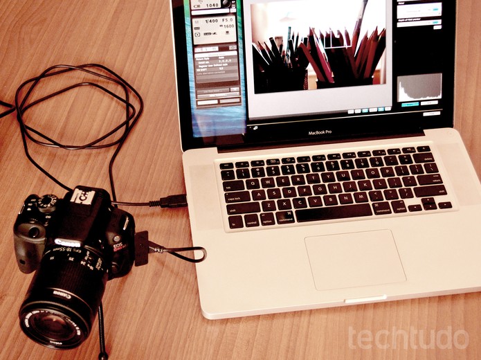 Câmera e notebook (Foto: Adriano Hamaguchi/TechTudo)