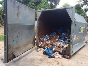 Lixo contaminado foi devolvido ao Hospital Universitário (Foto: Carolina Sanches/G1)