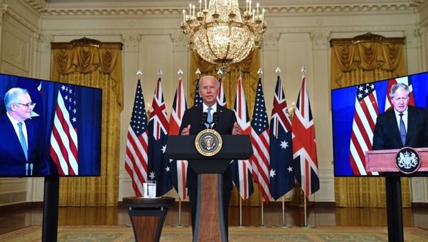 BBC- Morrison, Biden e Johnson anunciam o pacto militar Aukus (Foto: Getty Images via BBC)
