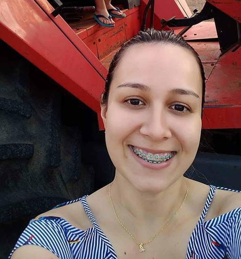 Jéssica Buratti, de 26 anos, dirigia um carro que bateu de frente com uma carreta — Foto: Arquivo pessoal