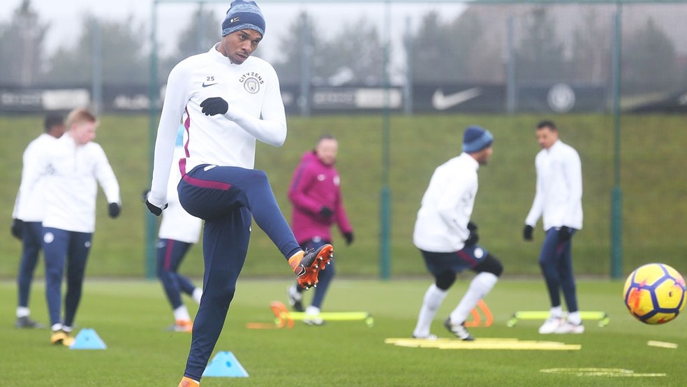 Fernandinho voltou a treinar na última quinta e deve estar na lista de Tite (Foto: Divulgação / Manchester City)