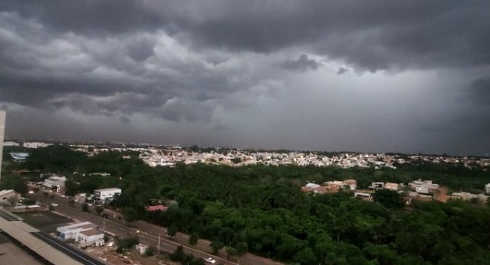 Tempestade atinge grande parte de Mato Grosso do Sul.  — Foto: TV Morena/Reprodução