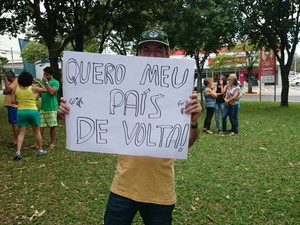 G1 - Grupo protesta na região de Bauru e Marília contra a