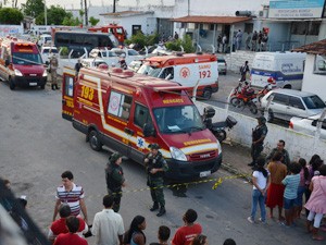 Muitas ambulâncias estiveram no local (Foto: Walter Paparazzo/G1)