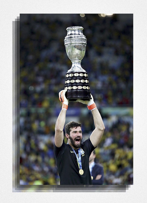 Alisson foi fundamental na campanha da seleção brasileira na Copa América (Foto: Foto: Getty Images - Ilustração: Victor Amirabile)