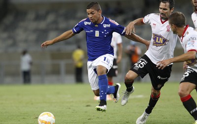 Ansiosos: time celeste peca na hora de balançar as redes em empate sem gol