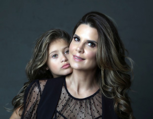 Mariana Kupfer e a filha, Victoria (Foto: Rachel Guedes)
