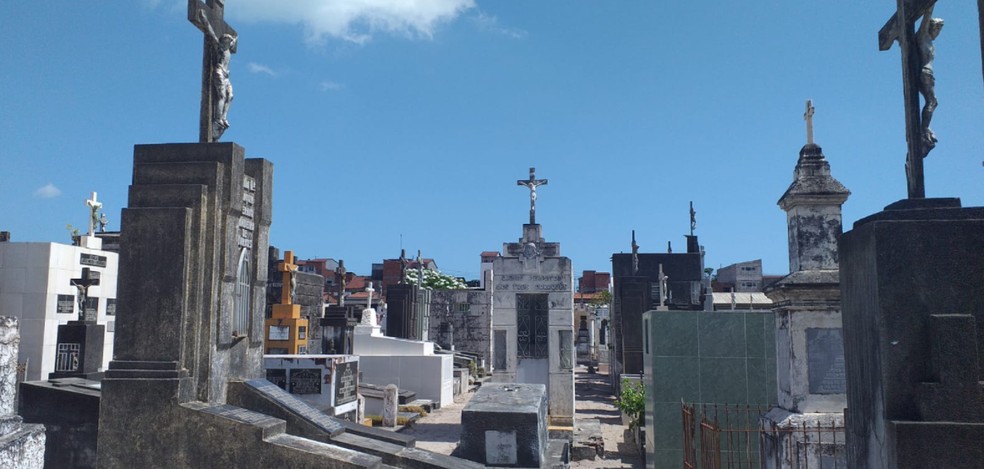 Cemitério São João Batista foi construído em 1866 e é cercado de várias lendas.  — Foto: Gioras Xerez/Sistema Verdes Mares