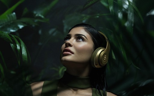 Balmain x Beats by Dr. Dre: Kylie Jenner apresenta os fones de