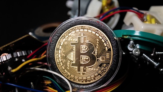 Bitcoin e ether viram para alta na contramão das bolsas e com retomada do investidor de varejo