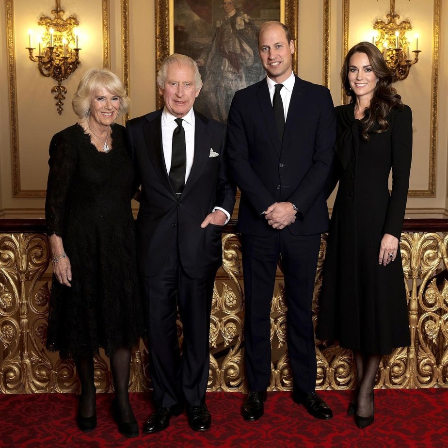 Rainha consorte Camilla, rei Charles III, e príncipe e princesa de Gales, William e Kate