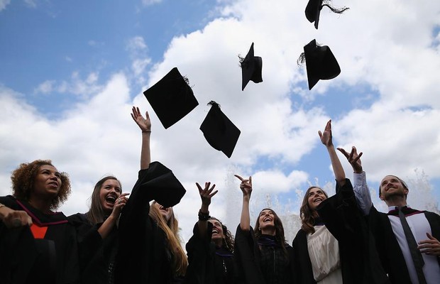 O Fies é uma das alternativas para quem quer o diploma universitário (Foto: Dan Kitwood/Getty Images)