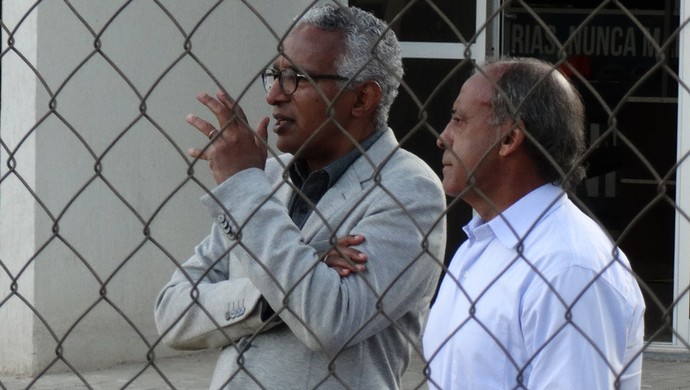 Curtinha: Isaías Tinoco assiste a treino do Cruzeiro ao lado de Dirceu Lopes