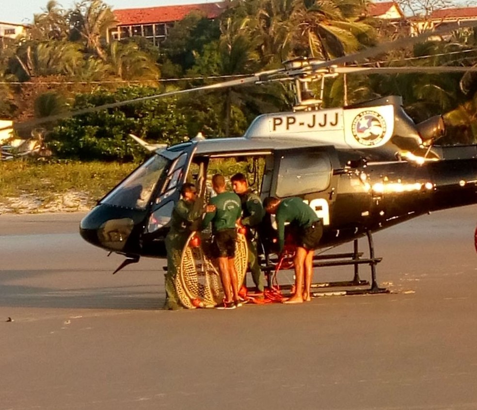 Corpo de Felipe da Silva Pires foi encontrado na praia do Olho dÁgua (Foto: Divulgação/Corpo de Bombeiros )