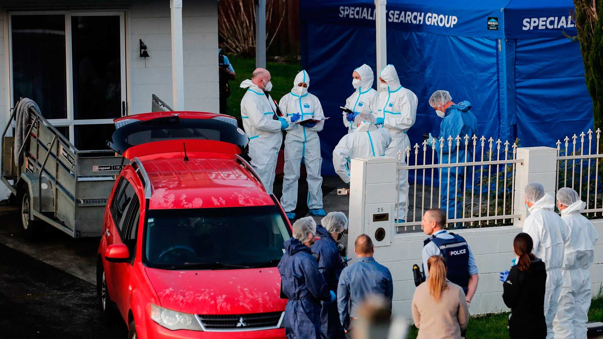 Restos humanos encontrados em malas compradas em leilão na Nova Zelândia são de duas crianças, diz polícia
