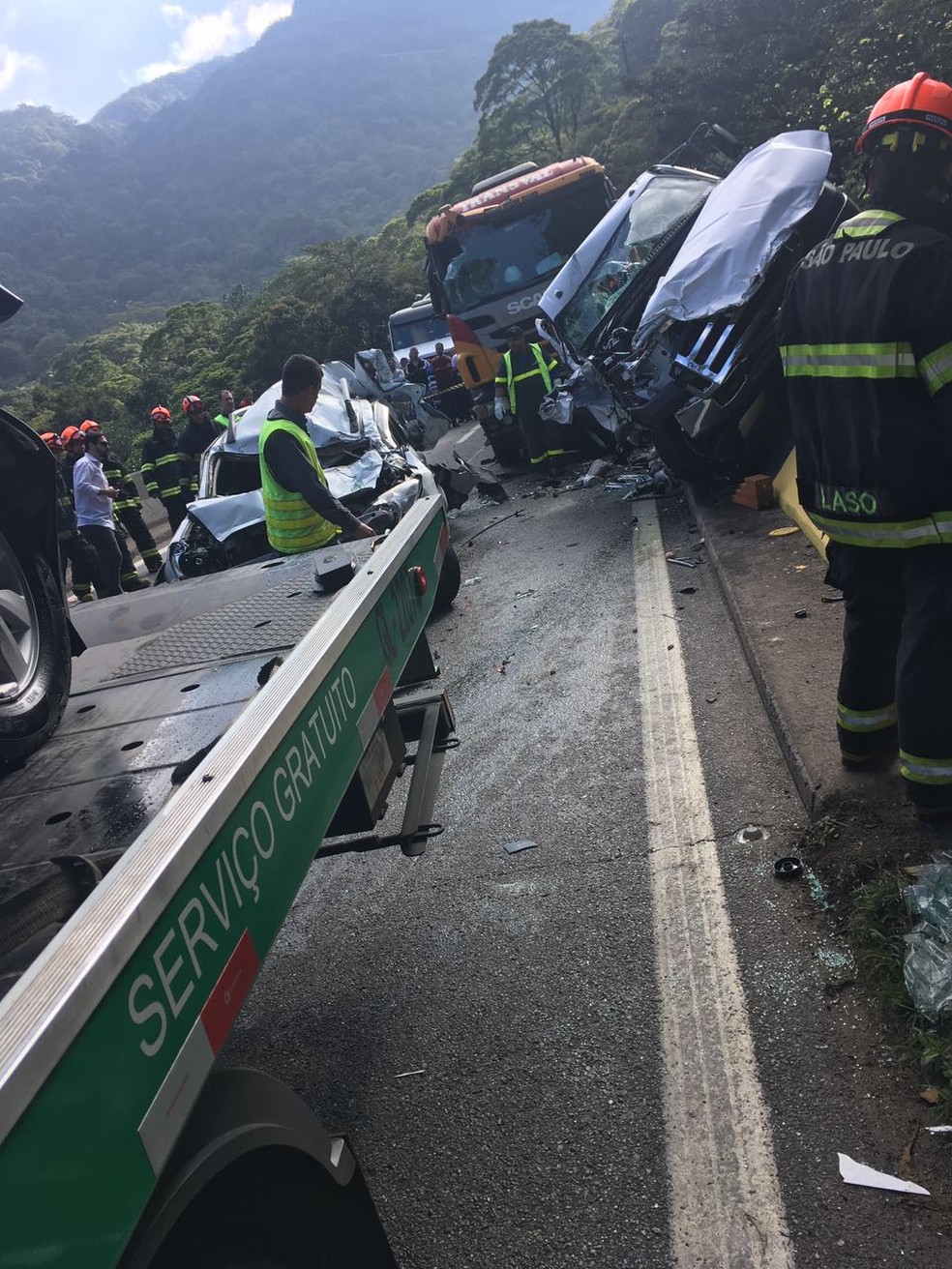 Engavetamento deixa ao menos seis vítimas na Via Anchieta, em SP ...