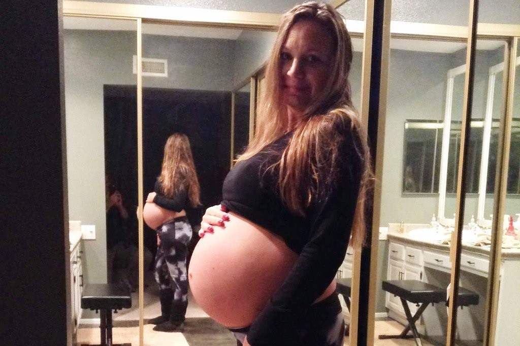 Melissa engravidou de trigêmeos como barriga de aluguel (Foto: Reprodução/ Twitter)