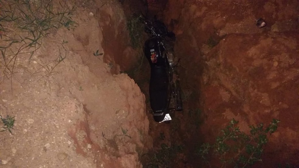 Jovem de 19 anos, morre apÃ³s cair de moto dentro de buraco em Itapira (SP) â?? Foto: ReproduÃ§Ã£o EPTV