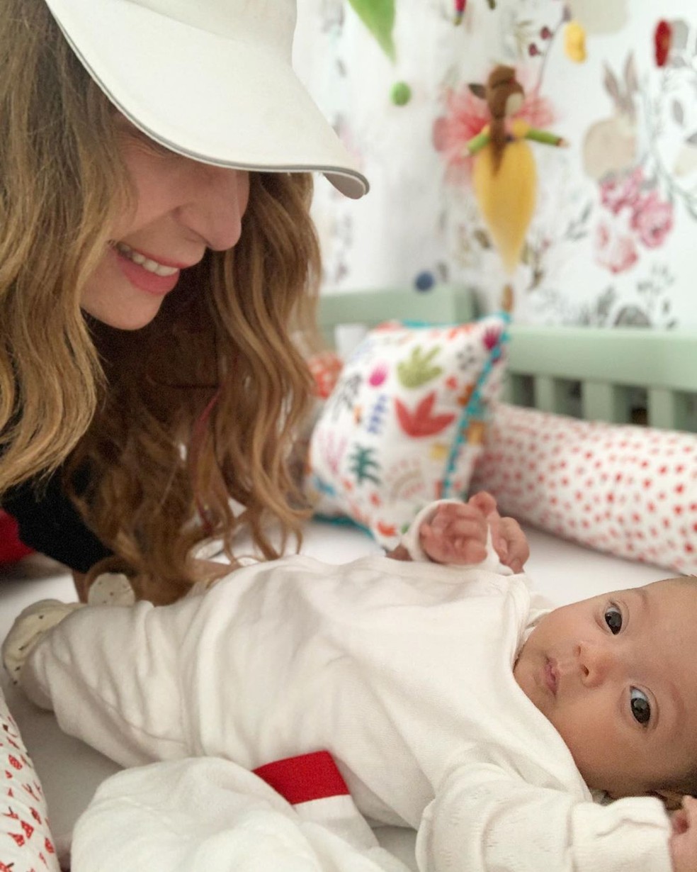 Elba Ramalho aproveita a quarentena para curtir a primeira neta — Foto: Reprodução/Instagram/Elba Ramalho