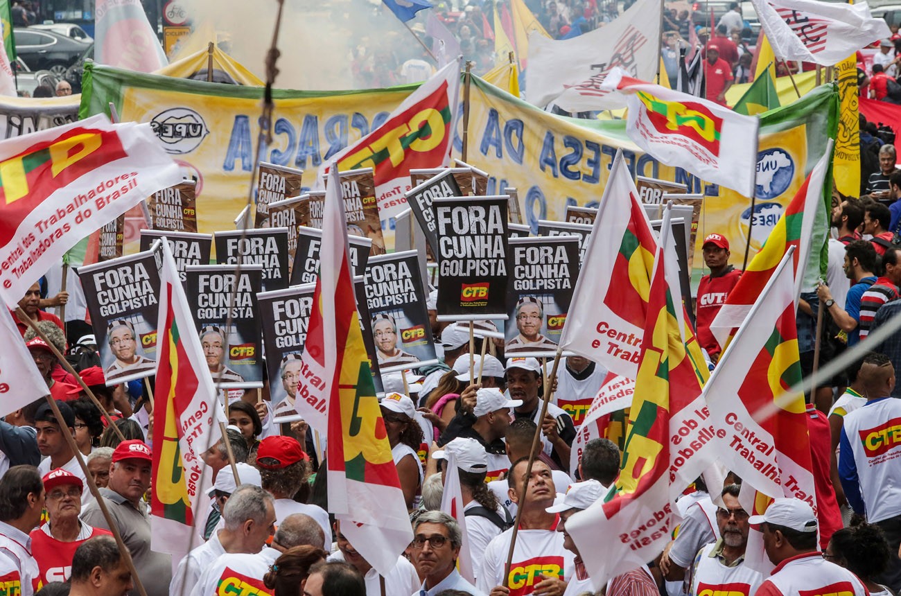 Protesto contra o pedido de impeachment da presidente Dilma na Avenida Paulista (Foto: Paulo Pinto/ Agência PT)