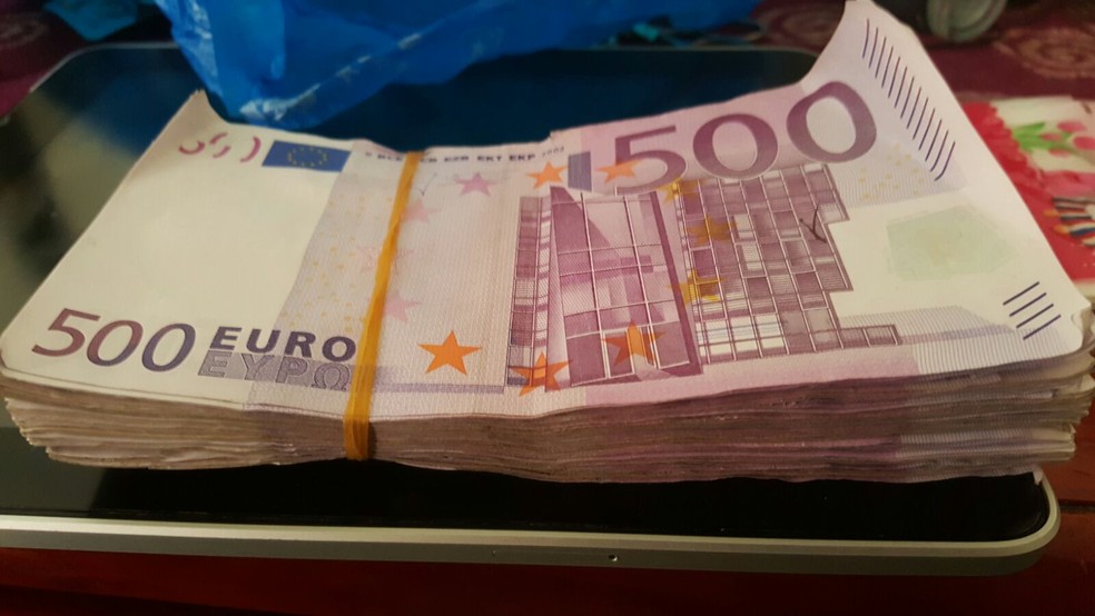 Bola de notas de 500 euros — Foto: Reprodução