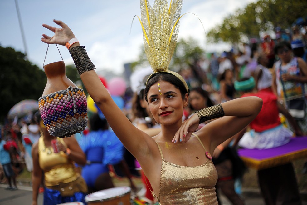 Foliona no show da Orquestra Voadora, no Rio de Janeiro, na terça-feira 28 de fevereiro de 2017 (Foto: Marcos de Paula/G1)
