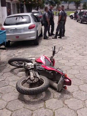 Motocicleta foi apreendida pela polícia em Praia Grande, SP (Foto: G1)