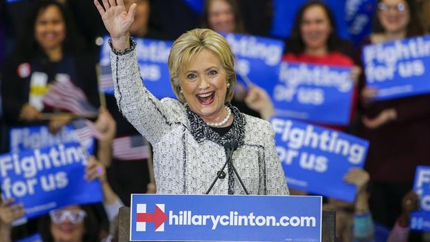 Hillary Clinton comemora vitória na Carolina do Sul (Foto: Agência EFE)