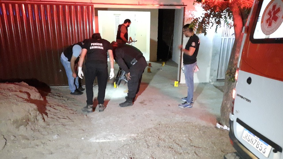 Duas pessoas morreram e duas ficaram feridas em atentado na noite deste domingo, 11, em Mossoró — Foto: Marcelino Neto / O Câmera