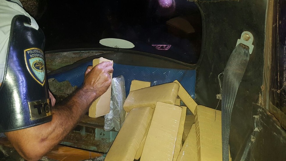 Quase 40 quilos de maconha foram encontrados em 59 tabletes (Foto: Polícia Rodoviária/Assis)