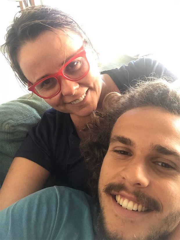 Giulia Gam e o filho Theo (Foto: Reprodução/ Instagram)