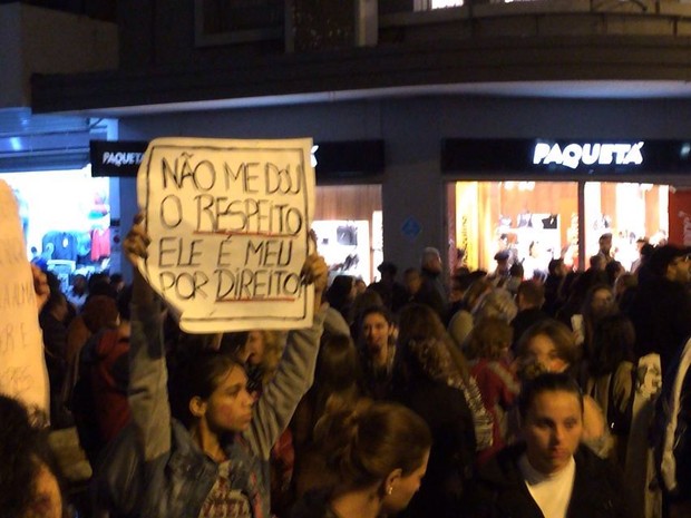 G1 Manifestantes Protestam Contra A Cultura Do Estupro Em Porto Alegre Notícias Em Rio 4177