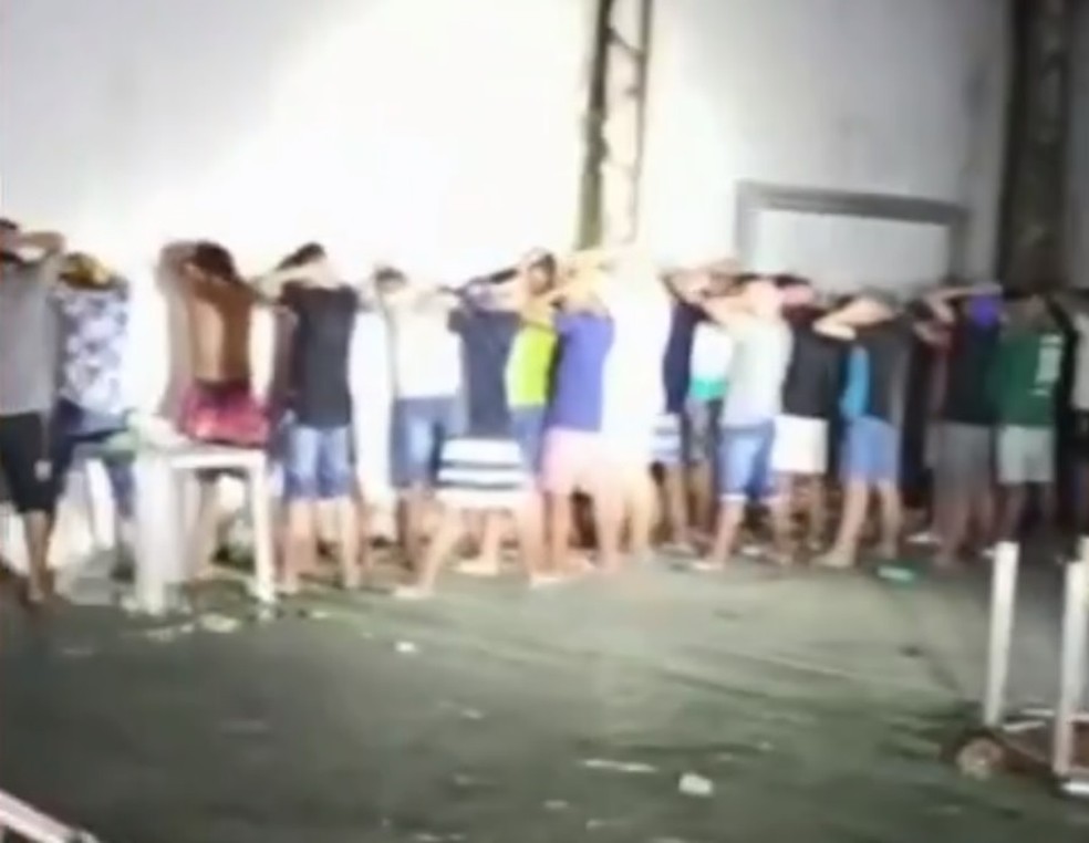 Polícia encerra festa de baile funk em Fortaleza com aglomeração — Foto: Reprodução